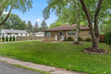 Welcome to this beautifully remodeled Milwaukee ranch! Mature - photo 3