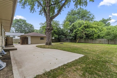 Welcome to this beautifully remodeled Milwaukee ranch! Mature - photo 6