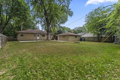 Welcome to this beautifully remodeled Milwaukee ranch! Mature - photo 7