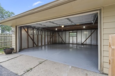 Welcome to this beautifully remodeled Milwaukee ranch! Mature - photo 8