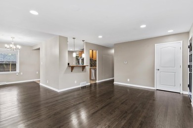 Welcome to this beautifully remodeled Milwaukee ranch! Mature - photo 10