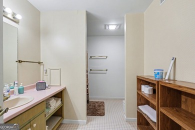 This beautiful, expansive, 4 bedroom, 5.5 bath home with a - photo 38