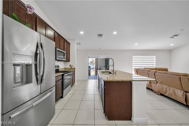 Beautiful newly built home (2023) featuring 3 bedrooms and 2 - photo 6