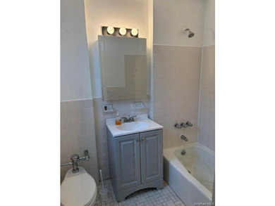 Recently Updated One-Bedroom Corner Unit in the Desirable East - photo 8