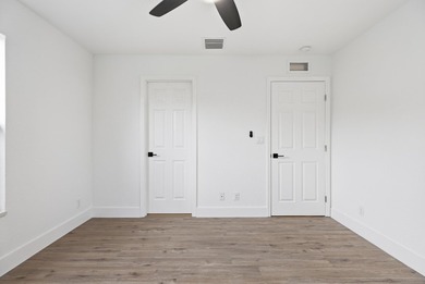 Completely renovated and full of charm, this beautiful 3-bedroom - photo 23