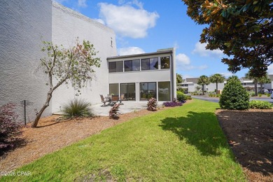 Welcome to easy coastal living in this beautifully updated - photo 31