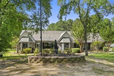 Wow! This Beautifully landscaped home has 3 bedrooms 2 baths - photo 2
