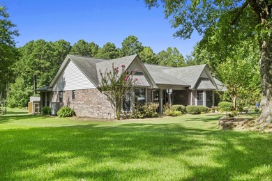 Wow! This Beautifully landscaped home has 3 bedrooms 2 baths - photo 5