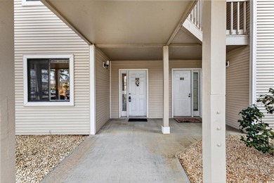 Discover easy, low-maintenance living in the desirable Baytree - photo 2