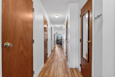 Discover easy, low-maintenance living in the desirable Baytree - photo 3