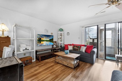 Discover easy, low-maintenance living in the desirable Baytree - photo 4