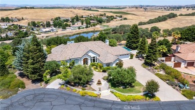 Welcome to this exceptional residence located in the prestigious - photo 5