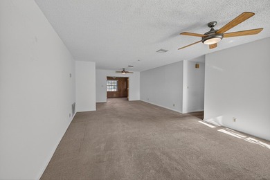 A fantastic location in a well-manicured community. This large 2 - photo 13