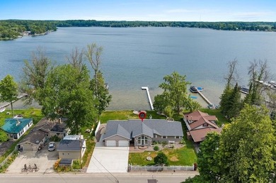 Beautiful arched-window entry welcomes you to this inviting lake - photo 5