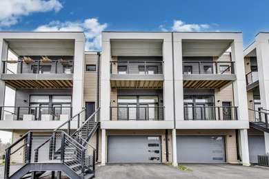 Lake Zurich Townhome/Townhouse For Sale in Lake Zurich Illinois