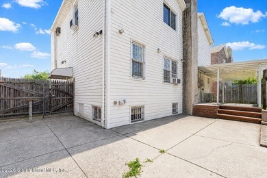 Amazing opportunity to buy this legal two family located near to - photo 21