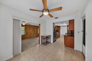 A fantastic location in a well-manicured community. This large 2 - photo 25