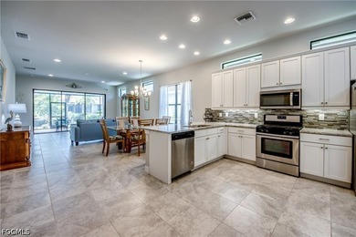 Welcome home to this beautifully maintained 2-bedroom plus den - photo 8