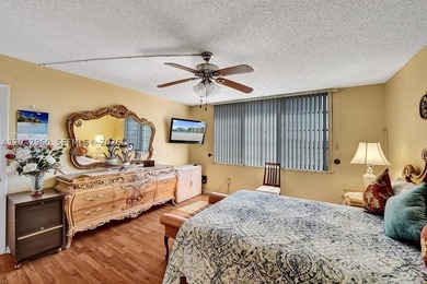 SPACIOUS & IMMACULATELY KEPT 2 BED, 2 BATH UNIT WITH IMPACT - photo 33