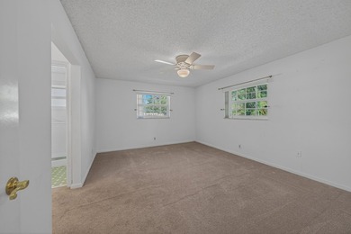 A fantastic location in a well-manicured community. This large 2 - photo 37