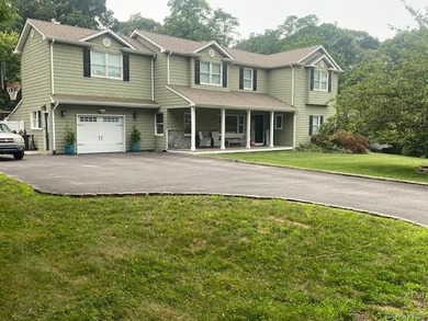 Modern Luxury Meets Coastal Charm in Poquott Village Welcome - photo 2