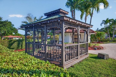 A fantastic location in a well-manicured community. This large 2 - photo 45