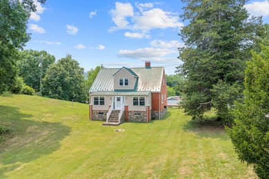 Escape to 5.185 private acres just minutes from the Blue Ridge - photo 1