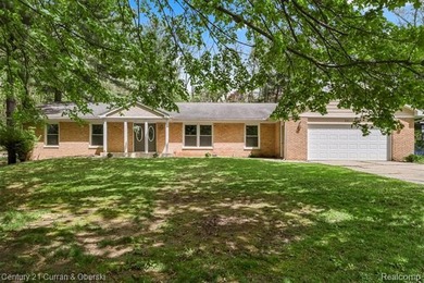 Twin Lakes - Kalamazoo County Home Active Under Contract in Kalamazoo Twp Michigan