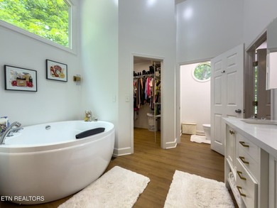 Welcome to this totally renovated, move-in ready 5 bedroom, 3 - photo 17