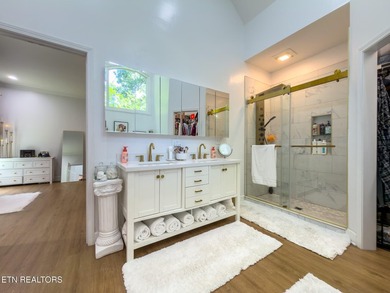 Welcome to this totally renovated, move-in ready 5 bedroom, 3 - photo 19