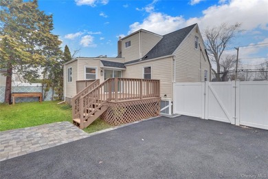 Completely Renovated in Lindenhurst Village. Many New Features - photo 19