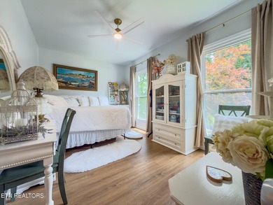 Welcome to this totally renovated, move-in ready 5 bedroom, 3 - photo 23