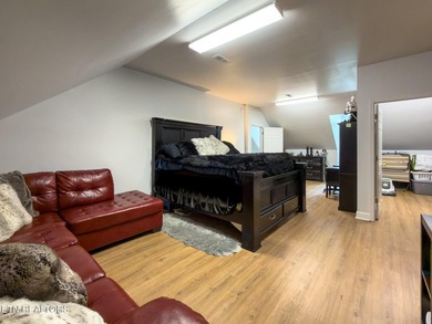 Welcome to this totally renovated, move-in ready 5 bedroom, 3 - photo 25