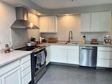 *** PRICED TO SELL QUICKLY*** Beautifully remodeled and truly - photo 3