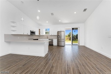 This beautiful 4-bedroom, 3-bathroom, 2,100 sq ft single-family - photo 3