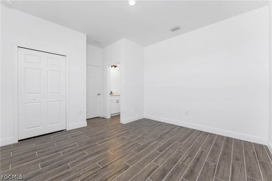 This beautiful 4-bedroom, 3-bathroom, 2,100 sq ft single-family - photo 8