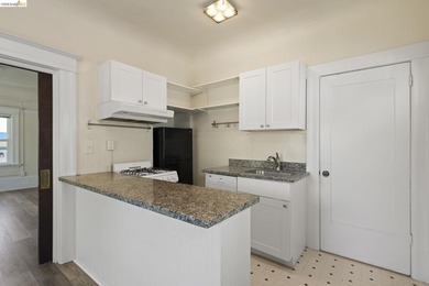In the heart of the vibrant Rockridge corridor, two minutes from - photo 20
