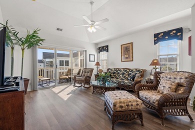 Refined Top-Floor Residence with Waterway and Pool Views in - photo 3