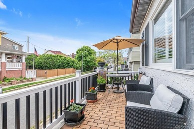 Experience the best of coastal living at 125 Taft Avenue, a - photo 23