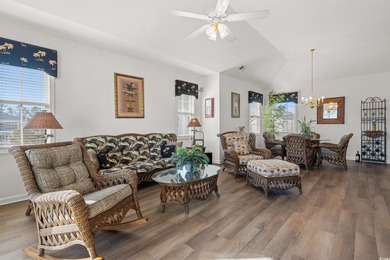 Refined Top-Floor Residence with Waterway and Pool Views in - photo 4