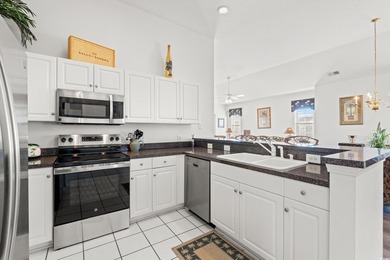 Refined Top-Floor Residence with Waterway and Pool Views in - photo 9