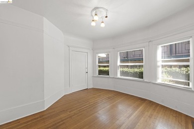 In the heart of the vibrant Rockridge corridor, two minutes from - photo 32