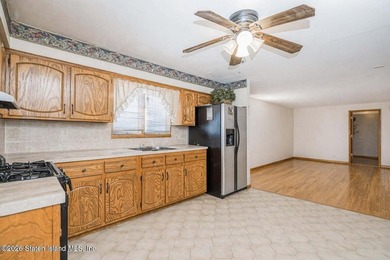 They don't make homes like this anymore. This sprawling - photo 41