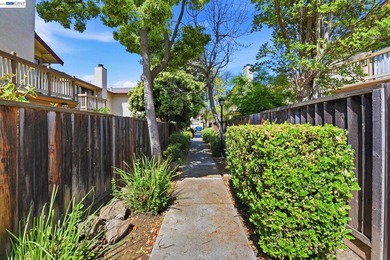Bright & corner unit Upgraded Condo | Prime Fremont Location - photo 3