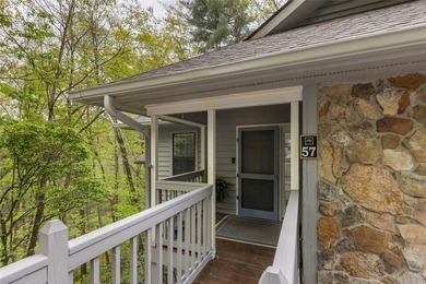 Beautifully maintained end-unit villa offering two bedrooms and - photo 11