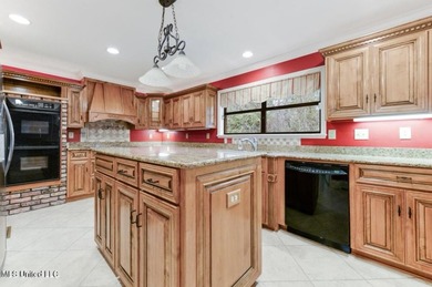 Beautiful Amazing home in Gautier. It has a NEW ROOF and New AC - photo 11