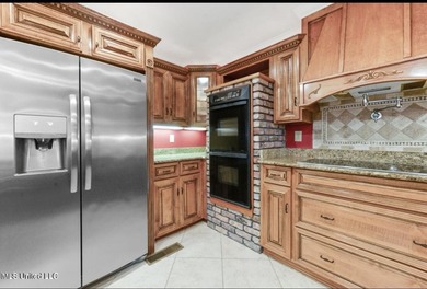Beautiful Amazing home in Gautier. It has a NEW ROOF and New AC - photo 13