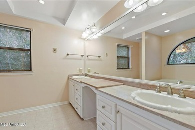 Beautiful Amazing home in Gautier. It has a NEW ROOF and New AC - photo 22