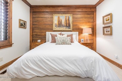 Meticulously maintained 4,037 sq. ft., 5 BR attached Tuhaye Home - photo 22