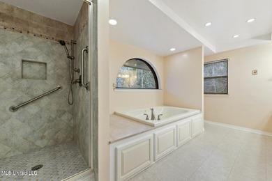 Beautiful Amazing home in Gautier. It has a NEW ROOF and New AC - photo 24